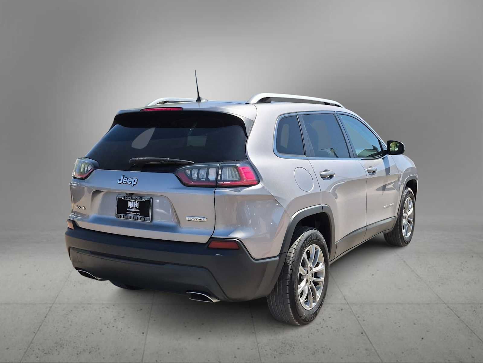 Used 2019 Jeep Cherokee Latitude Plus w/ Cold Weather Group AWD/4WD image 8