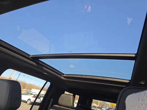 Used 2023 GMC Yukon XL Denali image 29