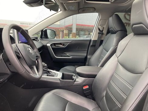 Used 2024 Toyota RAV4 XLE Premium image 9