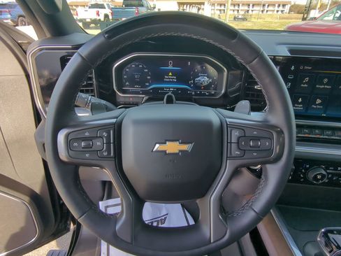 Used 2024 Chevrolet Silverado 1500 High Country image 11