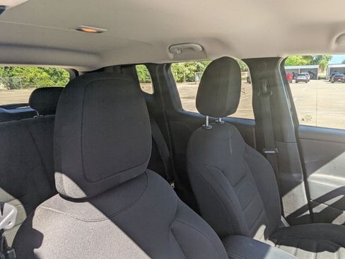 Used 2022 Jeep Renegade Latitude AWD/4WD image 17