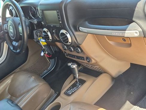 Used 2015 Jeep Wrangler Unlimited Sahara w/ Max Tow Package AWD/4WD image 18