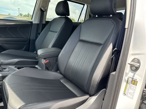 Used 2024 Volkswagen Tiguan SE FWD image 23