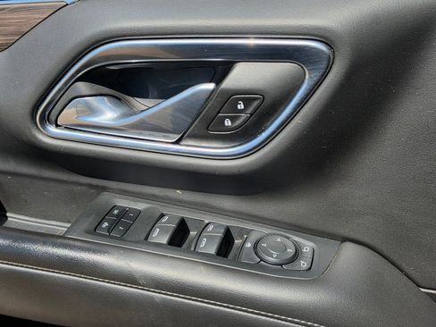 Used 2021 Chevrolet Suburban Z71 image 17