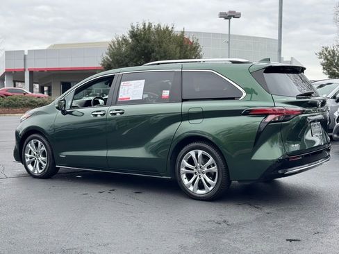 Certified 2021 Toyota Sienna Platinum image 11