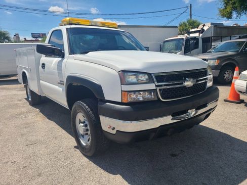 Used 2006 Chevrolet Silverado 2500 W/T w/ Heavy-Duty Power Package image 6