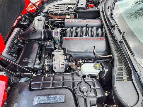 Used 2004 Chevrolet Corvette Convertible w/ Preferred Equipment Group RWD image 29