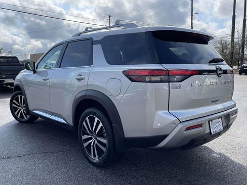 Used 2024 Nissan Pathfinder Platinum w/ Cargo Package image 5