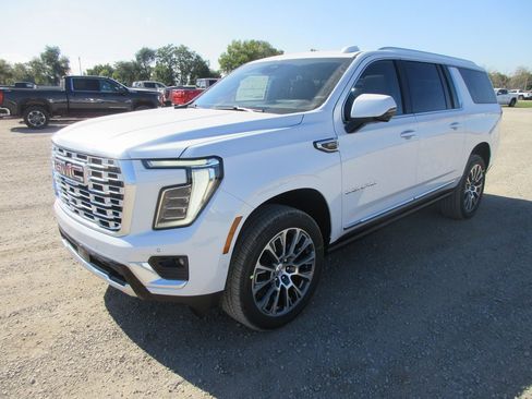 New 2026 GMC Yukon XL Denali w/ Sun & Power Step Package image 9