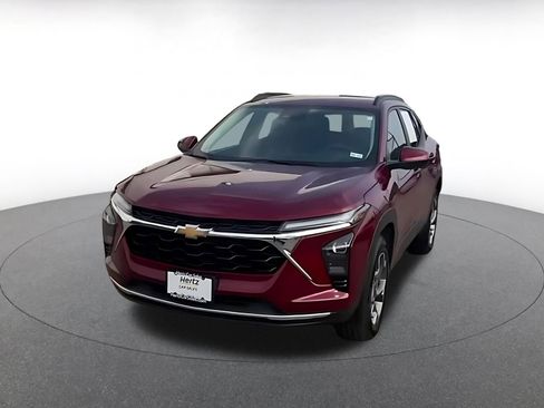 Used 2025 Chevrolet Trax LT FWD image 7