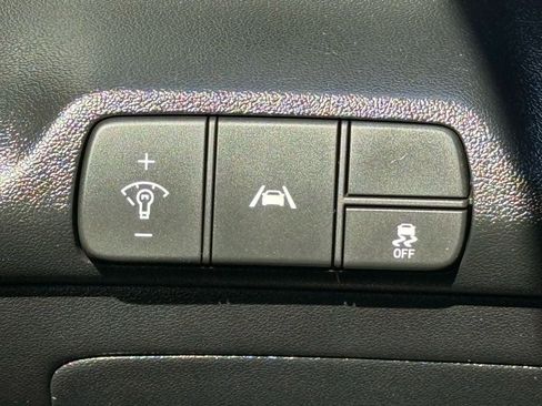 Used 2022 Hyundai Elantra SEL w/ Convenience + Premium Package image 17