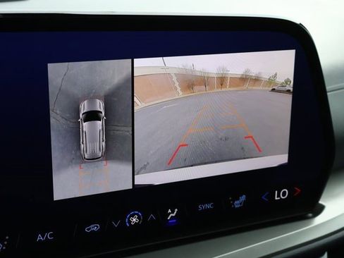 Certified 2024 Chevrolet Traverse LT w/ Enhanced Driving Package image 5