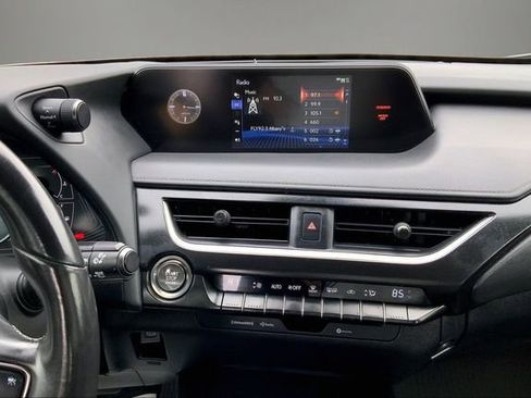 Used 2021 Lexus UX 200 w/ Accessory Package (Z2) image 6