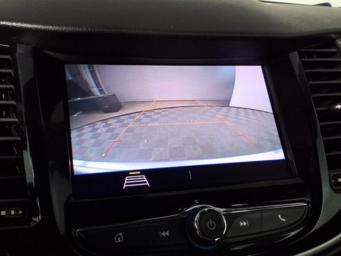 Used 2020 Chevrolet Trax LT w/ LT Convenience Package image 15
