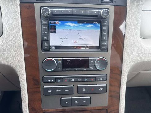 Used 2014 Lincoln Navigator 4WD image 19