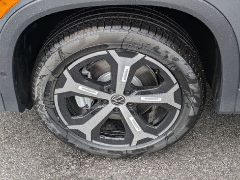 New 2026 Volkswagen Tiguan SE AWD/4WD image 17