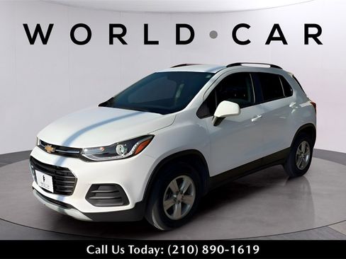 Used 2022 Chevrolet Trax LT w/ LT Convenience Package image 6