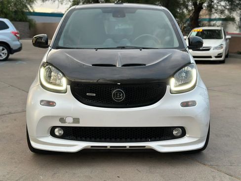 Used 2017 smart fortwo passion RWD image 4