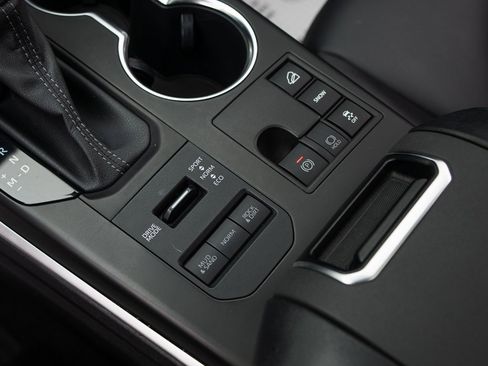 Used 2023 Toyota Highlander L image 20