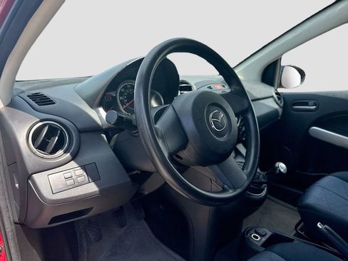 Used 2014 MAZDA MAZDA2 Sport FWD image 9