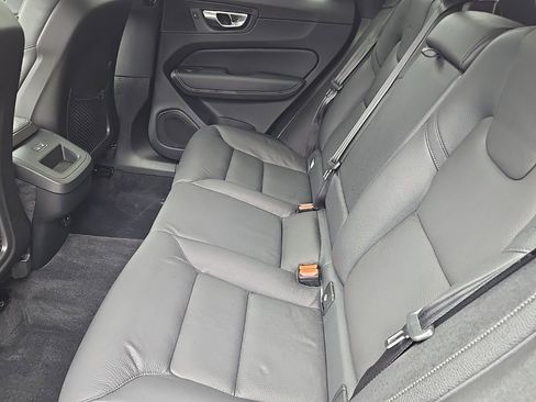 Certified 2022 Volvo XC60 B5 Momentum w/ Climate Package image 7