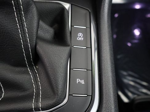 Used 2023 Volkswagen Tiguan SE R-Line image 4