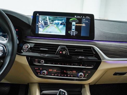 Certified 2022 BMW 530i w/ Premium Package image 13