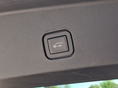 Used 2024 Cadillac Lyriq Luxury AWD/4WD image 31