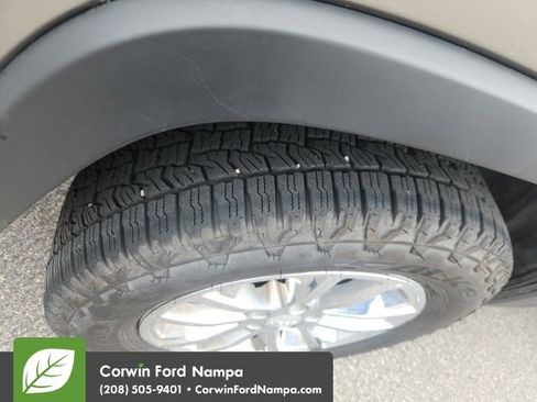 Used 2019 Jeep Cherokee Latitude w/ Cold Weather Group image 5