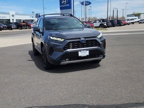 Used 2022 Toyota RAV4 SE w/ Convenience Package AWD/4WD image 4