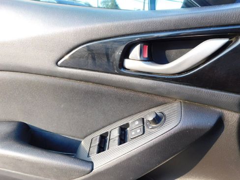 Used 2015 MAZDA MAZDA3 i Sport image 23