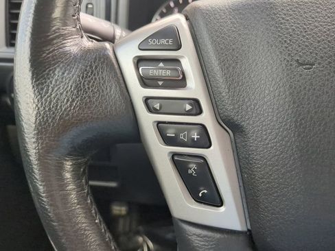 Used 2024 Nissan Titan SV w/ SV Convenience Package image 24