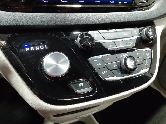 Used 2024 Chrysler Pacifica Touring-L FWD image 37