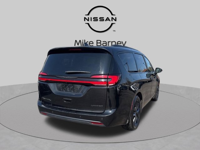 Used 2025 Chrysler Pacifica Limited FWD image 2