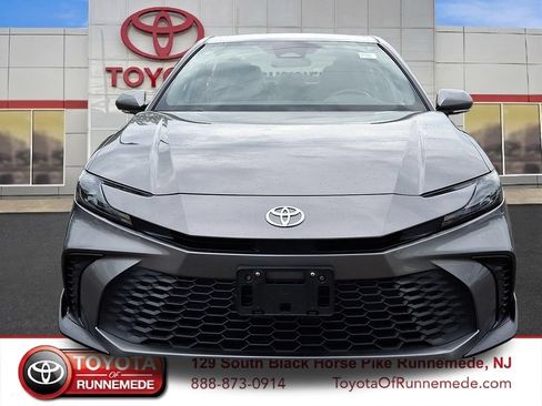 Used 2025 Toyota Camry SE FWD image 2