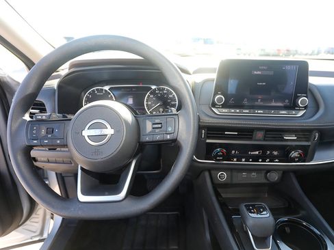 Used 2023 Nissan Rogue SV image 12