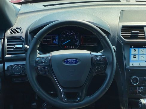Used 2018 Ford Explorer XLT w/ Equipment Group 202A AWD/4WD image 13