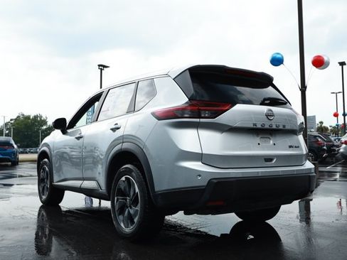 Used 2024 Nissan Rogue SV AWD/4WD image 7