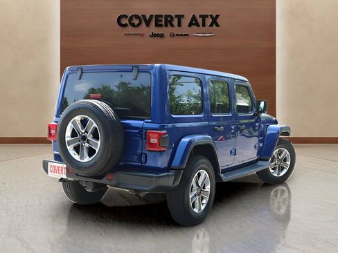 Used 2018 Jeep Wrangler Unlimited Sahara AWD/4WD image 5