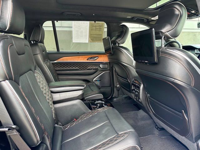 Used 2025 Jeep Grand Cherokee L Summit AWD/4WD image 10