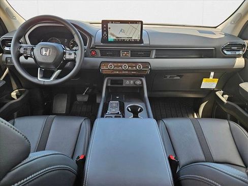 New 2025 Honda Pilot Touring image 17