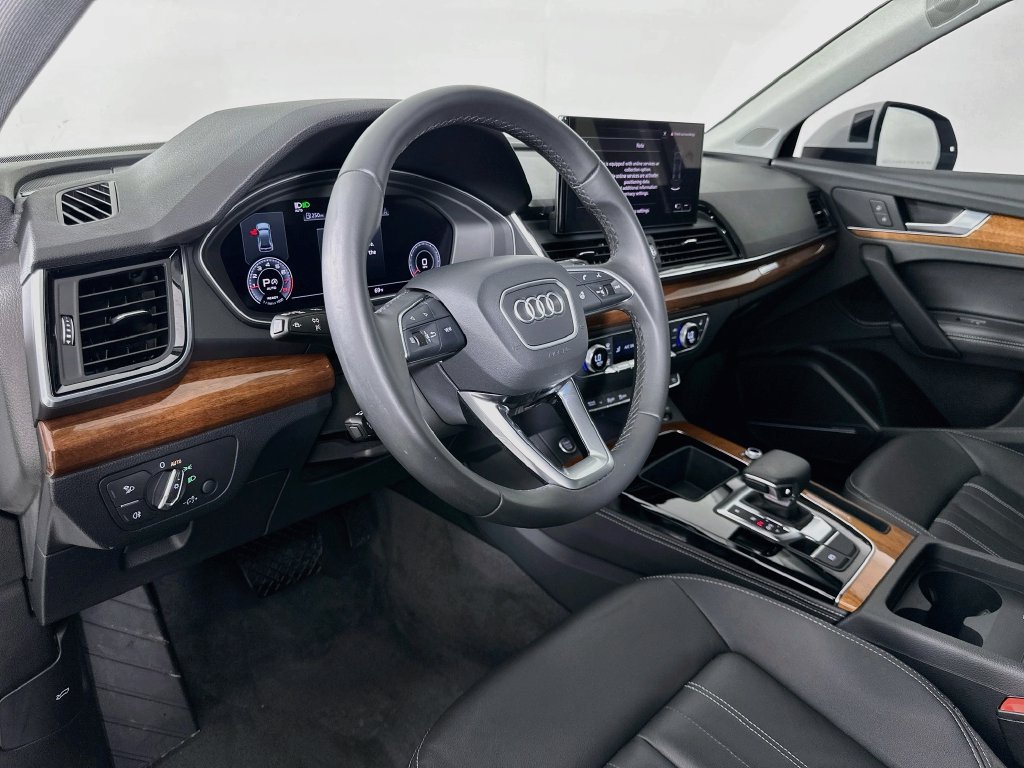 Used 2023 Audi Q5 2.0T Premium Plus w/ Premium Plus Package AWD/4WD image 9
