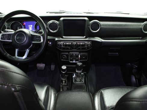 Used 2022 Jeep Wrangler Unlimited Sahara w/ Cold Weather Group image 19