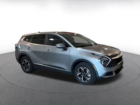 Used 2024 Kia Sportage LX FWD image 2