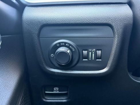 New 2025 Jeep Grand Cherokee Altitude image 18