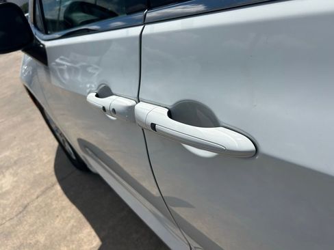 Used 2023 Chrysler Pacifica Touring-L FWD image 27
