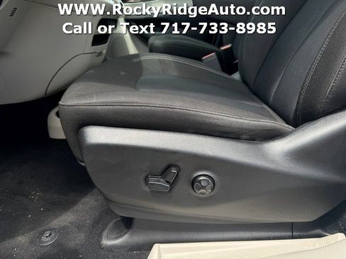 Used 2023 Chrysler Voyager LX FWD image 43