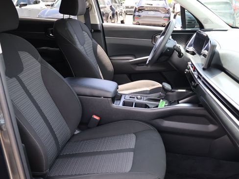 Used 2024 Kia Sorento LX FWD image 8