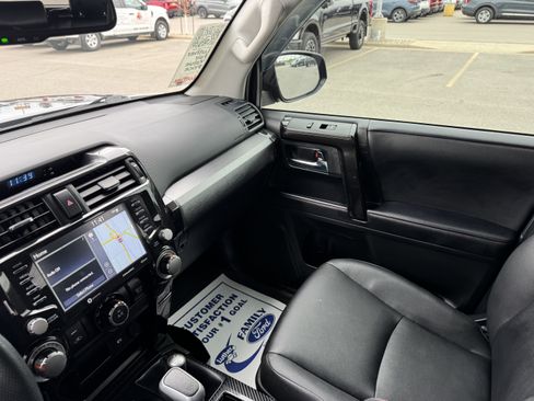 Used 2022 Toyota 4Runner TRD Off-Road Premium AWD/4WD image 10