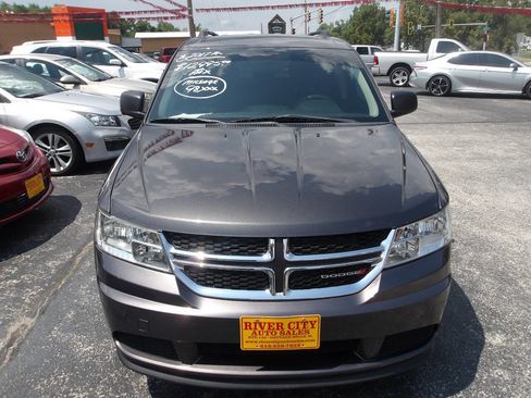 Used 2017 Dodge Journey SE image 2